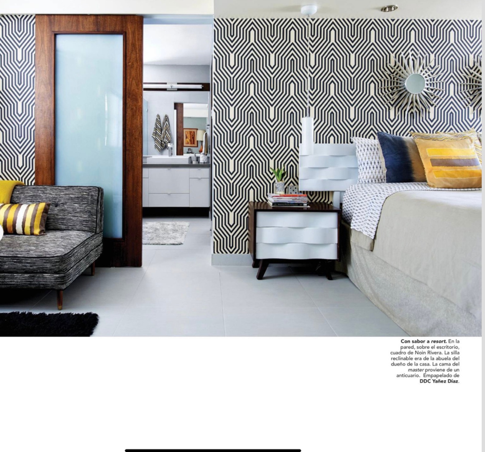 Área Verano 2014 feature — bedroom with geometric wallpaper